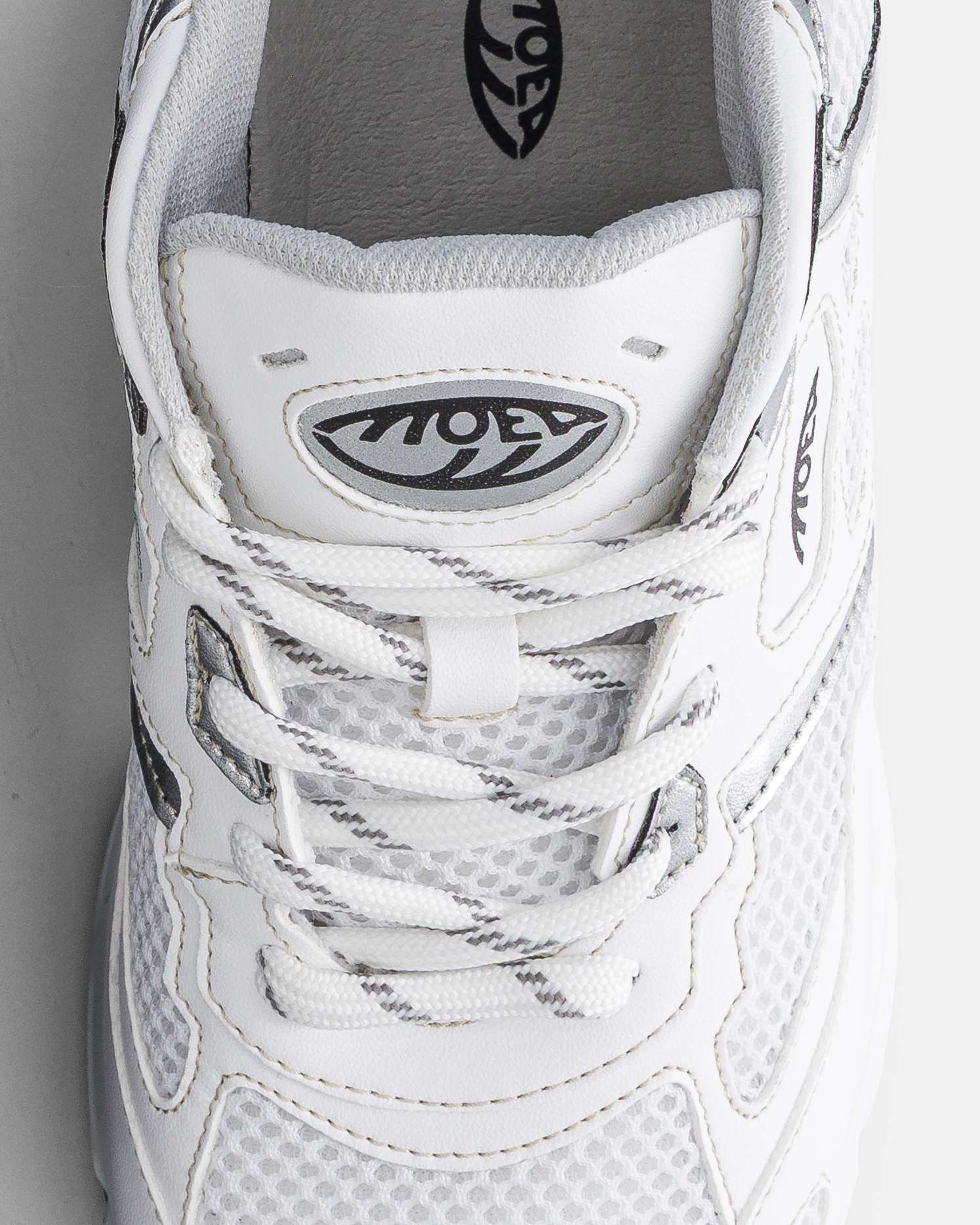 Rush - White & Silver - Apple - Image 4